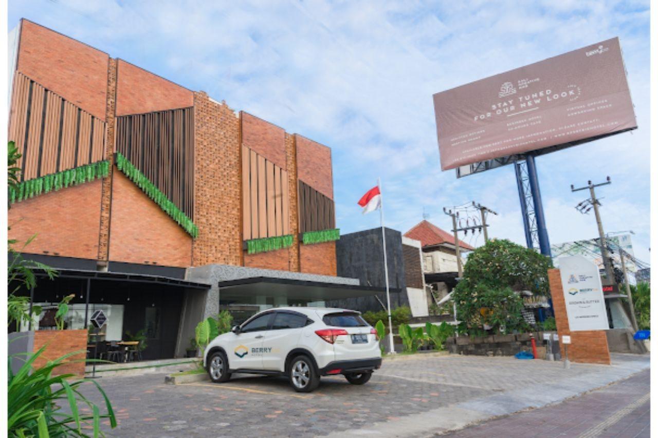 Berry Biz Hotel Seminyak Exteriör bild