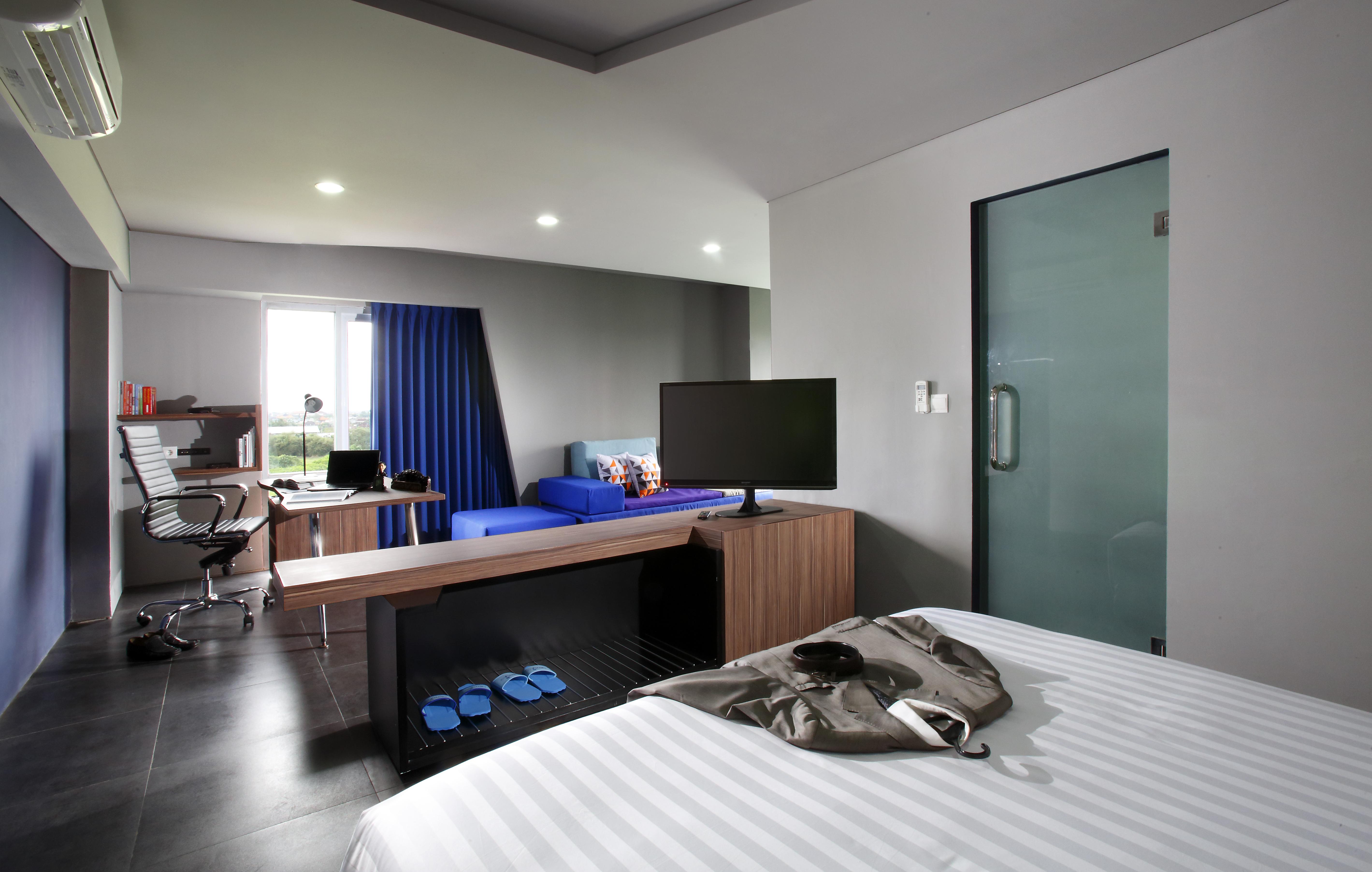 Berry Biz Hotel Seminyak Exteriör bild
