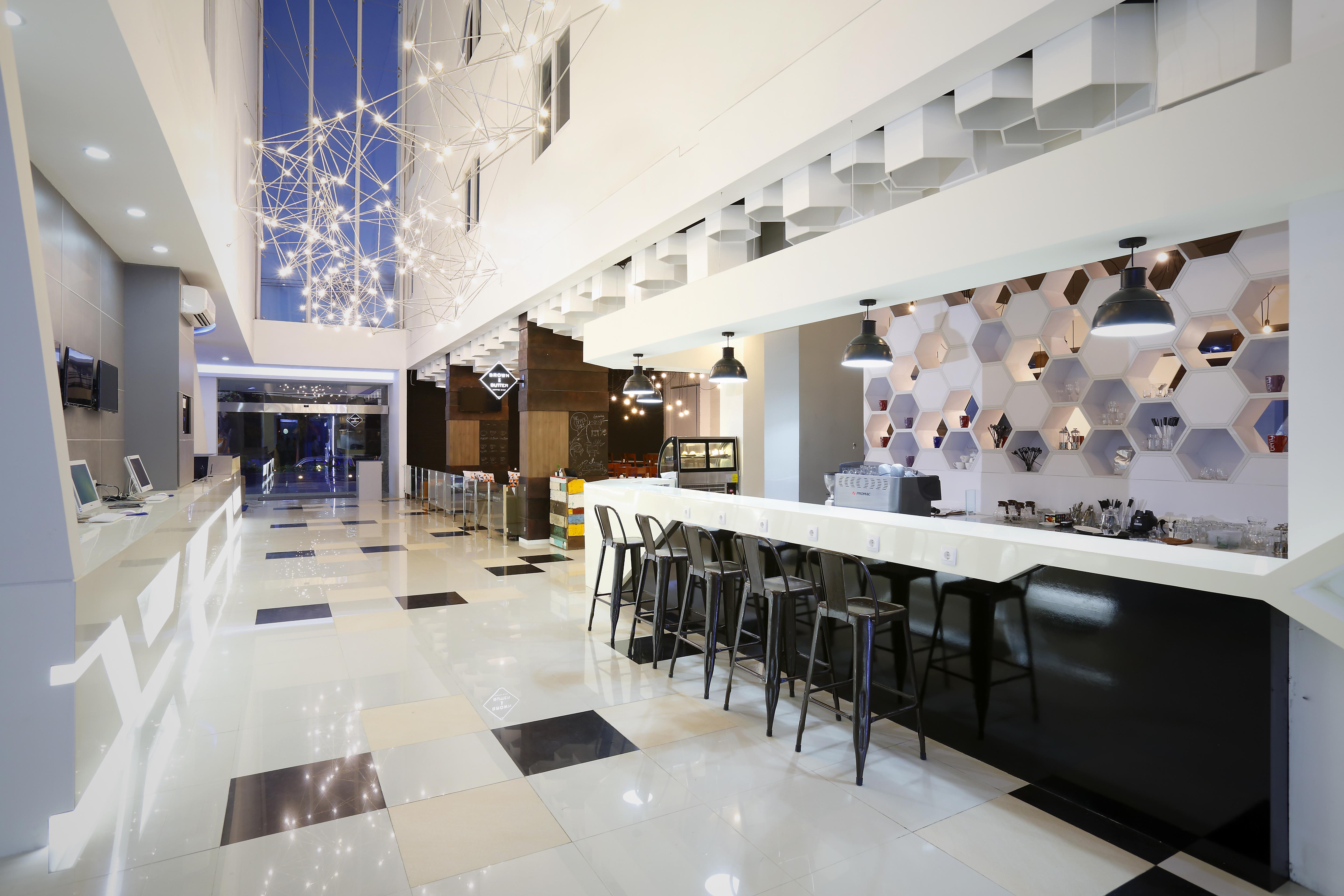 Berry Biz Hotel Seminyak Exteriör bild