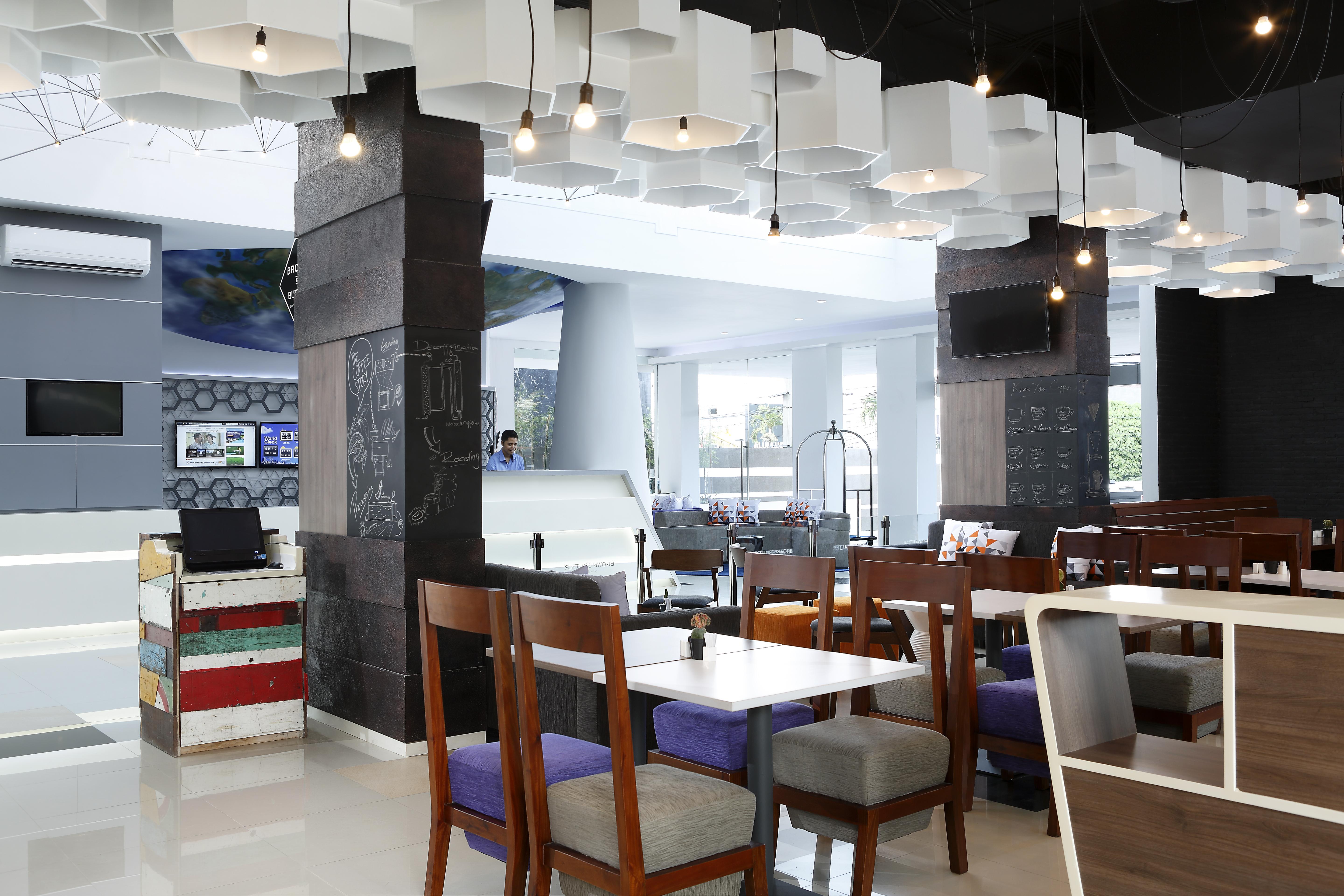 Berry Biz Hotel Seminyak Exteriör bild